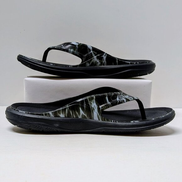 Crocs Men's Swiftwater Mossy Oak Elements Wave Flip Flops in Black Camo - Picture 7 of 16